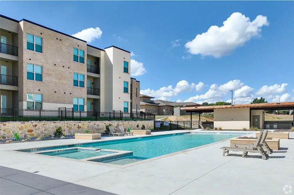 7721 Dutch Branch Road 1b, Fort Worth