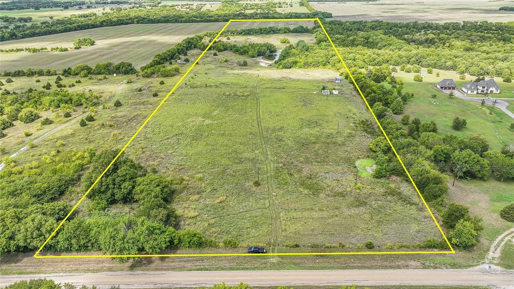 883 Fm 2729, Whitewright