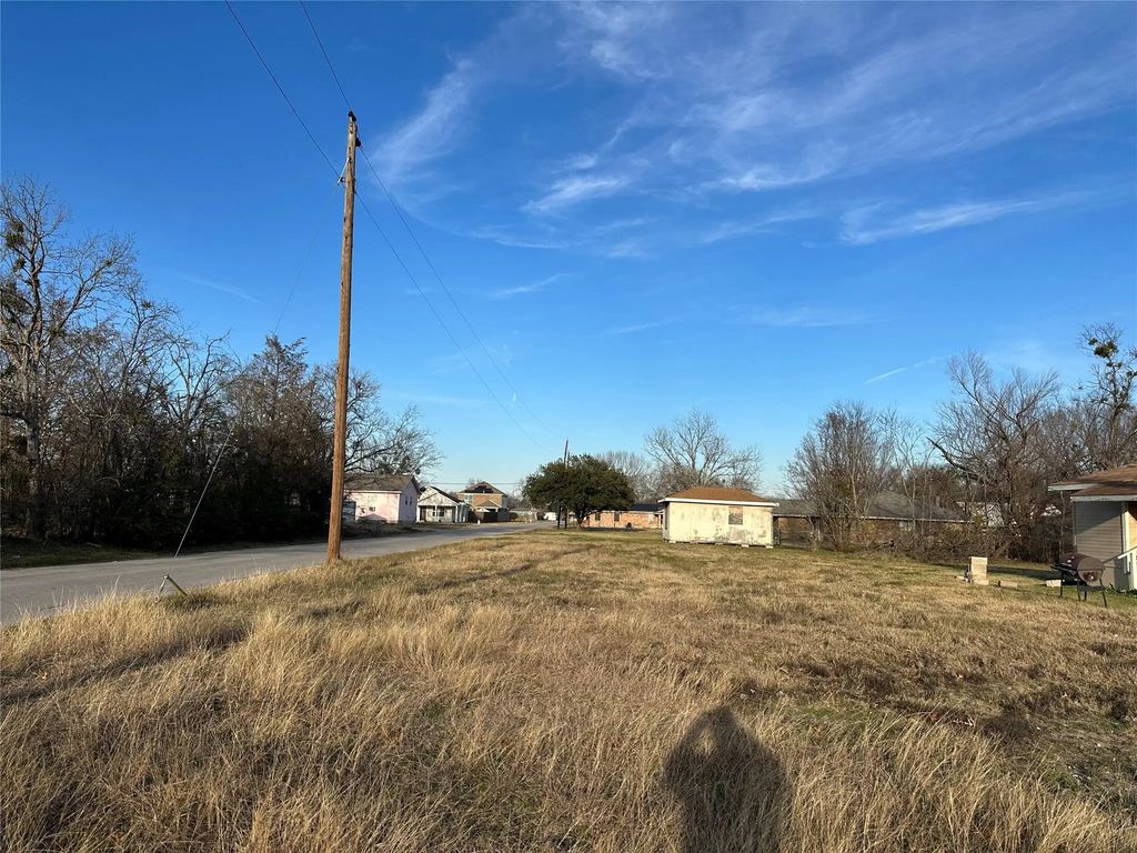 405 College Md Road, Terrell