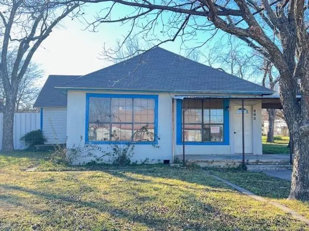 202 Hensley Street, Jacksboro