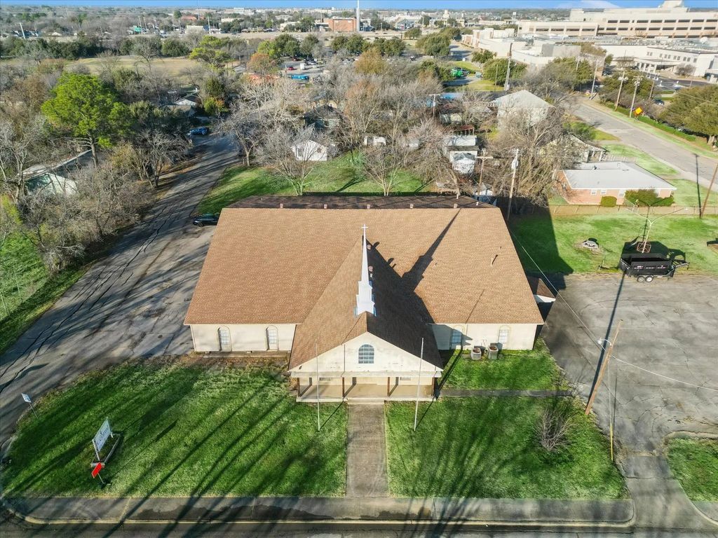 325 S Cowan Avenue, Lewisville