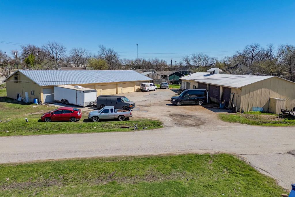 407 N New Mexico Street, Celina