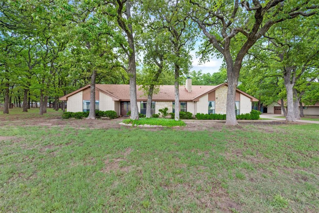 460 J E Woody Road, Springtown
