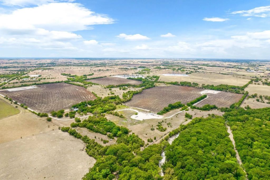 5400 County Road 1228, Godley