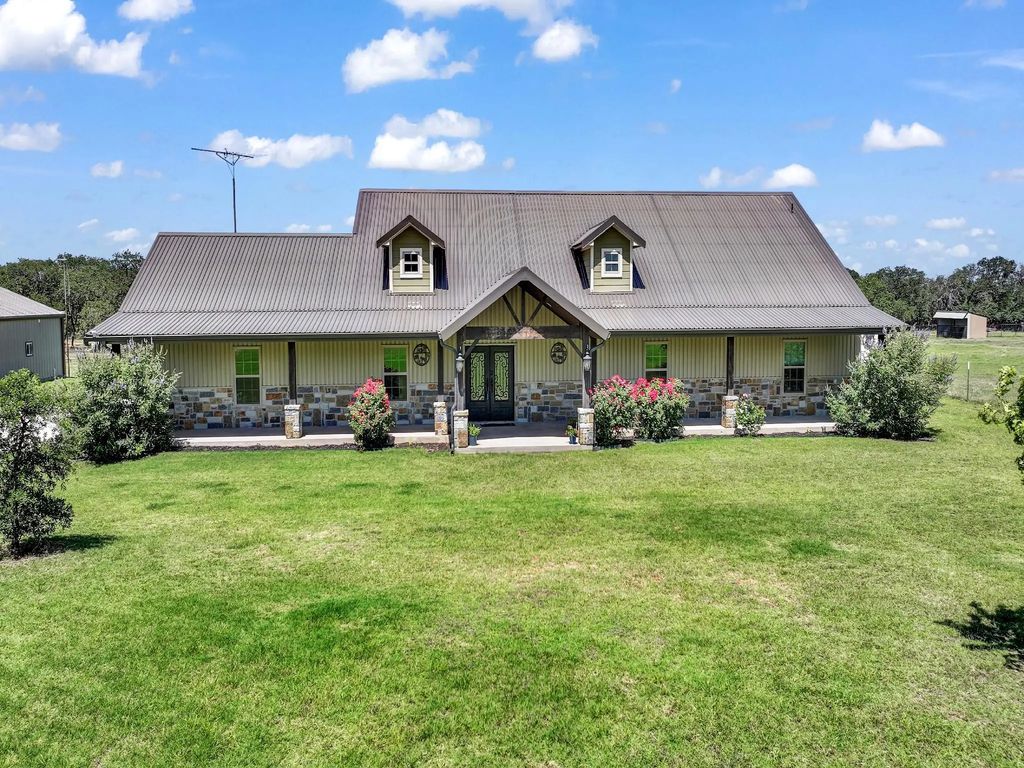 854 County Road 3330, Bridgeport