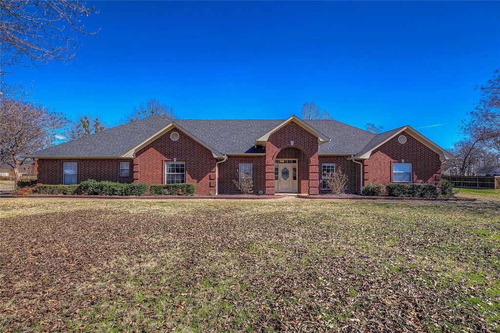 302 Briarwood Lane, Sulphur Springs