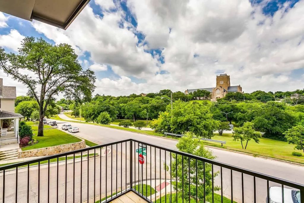 2537 Mccart Avenue 2539, Fort Worth