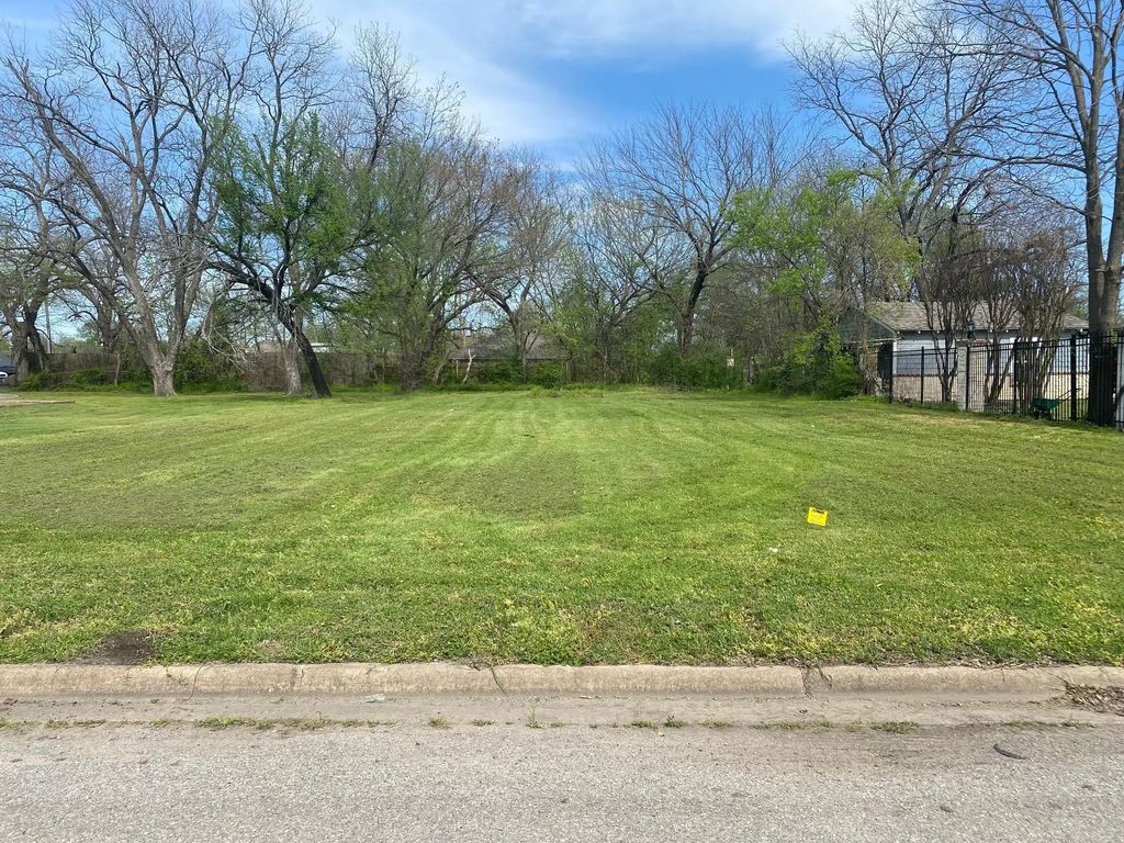 .25 Acres N Montgomery Street, Sherman