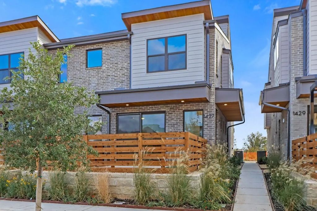 1427 Azalea Drive, Melissa