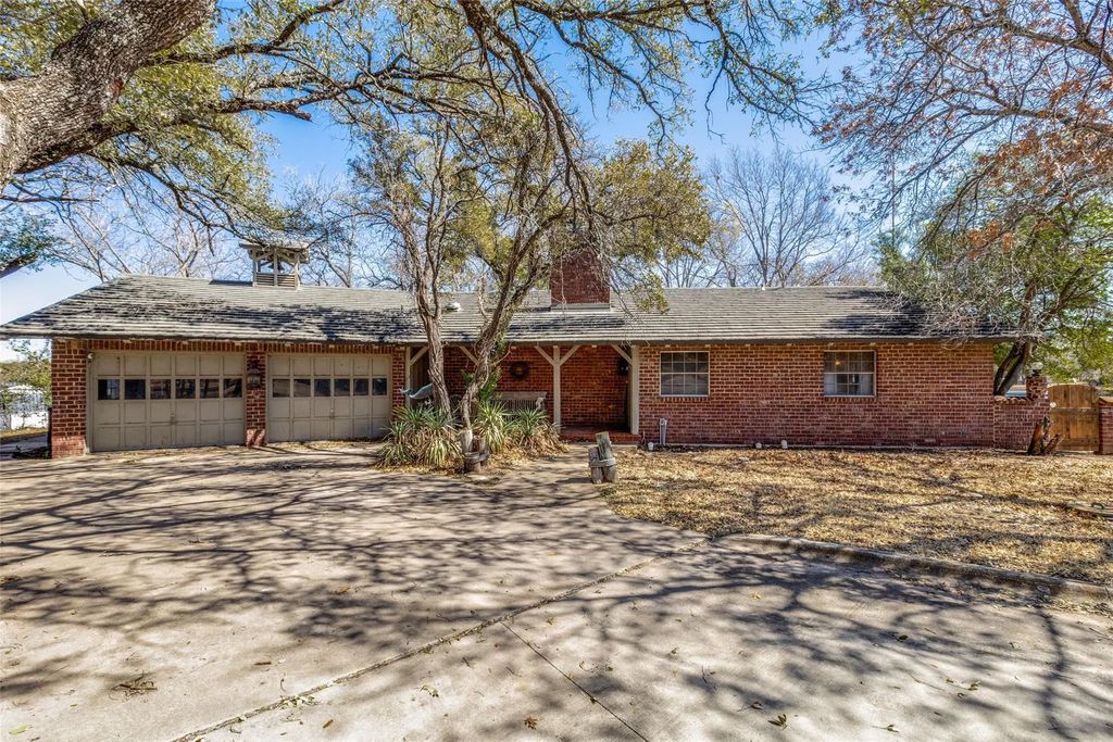 4246 Shore Front Court, Fort Worth
