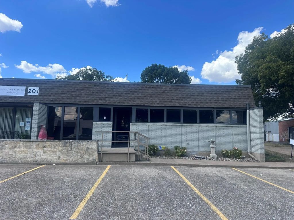 201 Ferris Avenue Suite I, Waxahachie