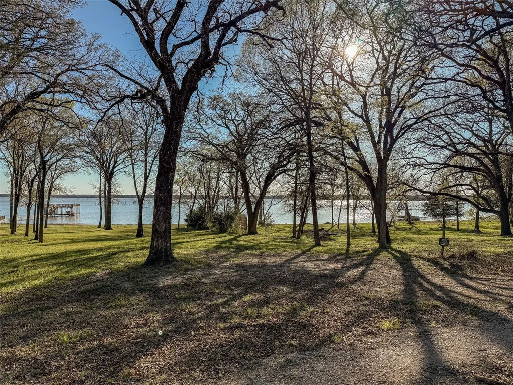 2116 S Oaks Lane, Lone Oak
