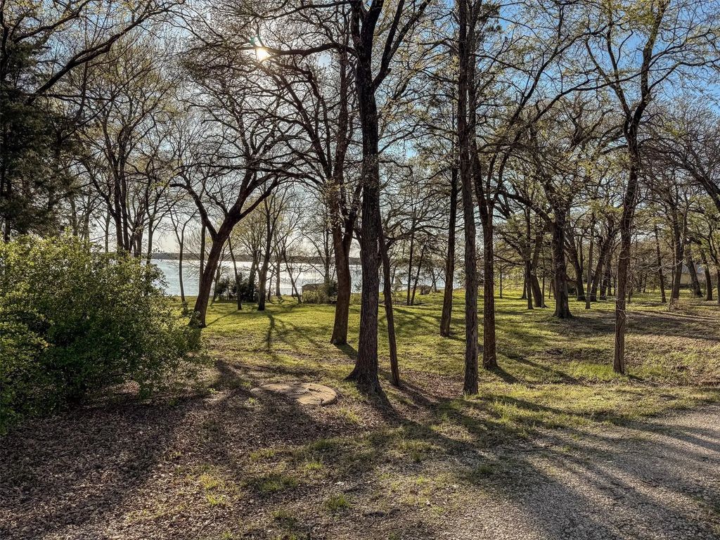 2063 Bluffview Lane, Lone Oak