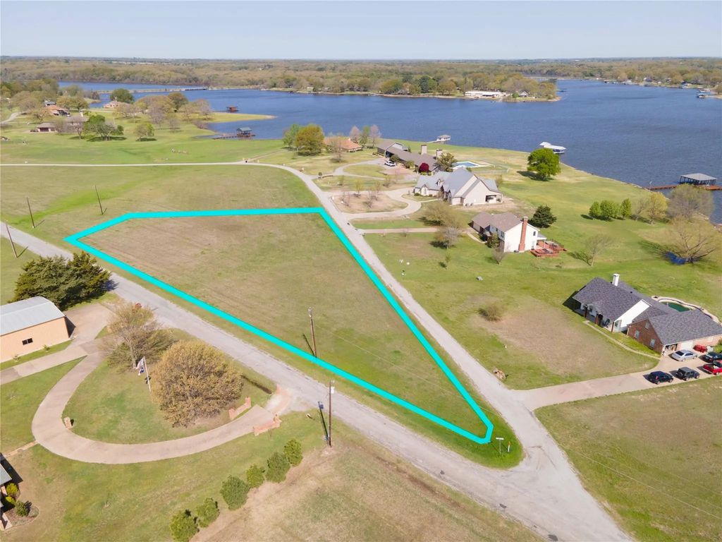 2110 Lake Side Drive, Bonham