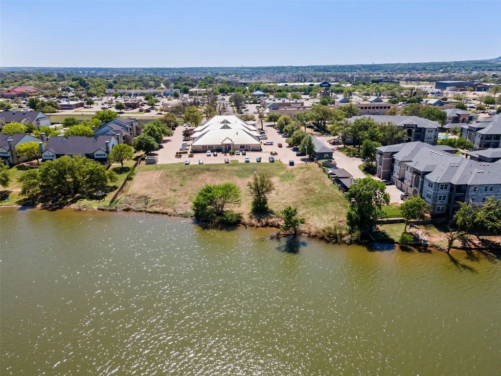 805 Hill Boulevard, Granbury