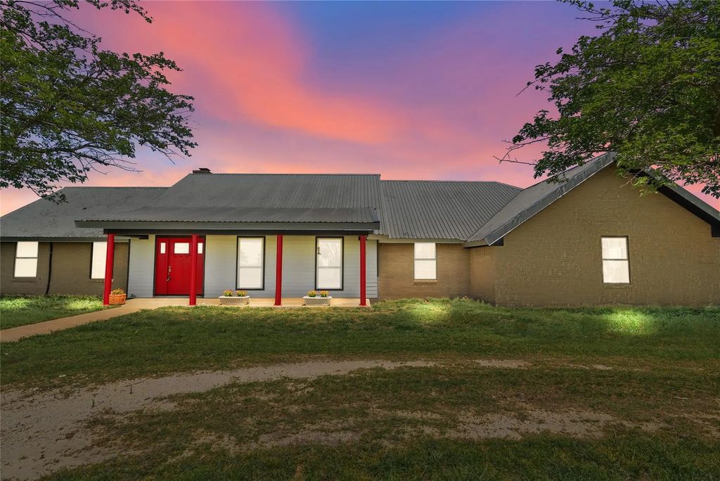 9518 County Road 913, Godley
