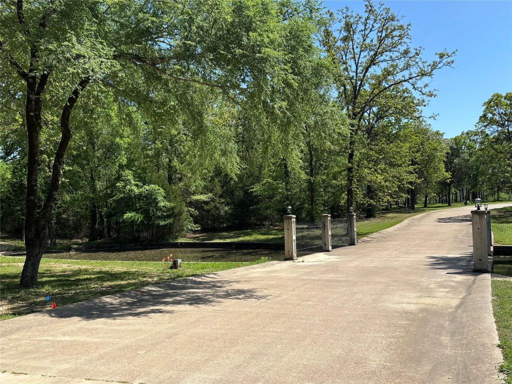 376 Private Road 5945, Yantis