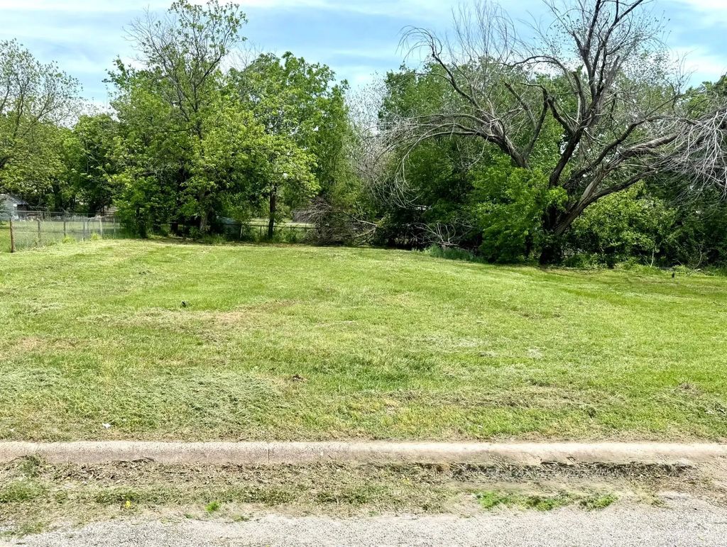 205 W Houston Street, Bowie