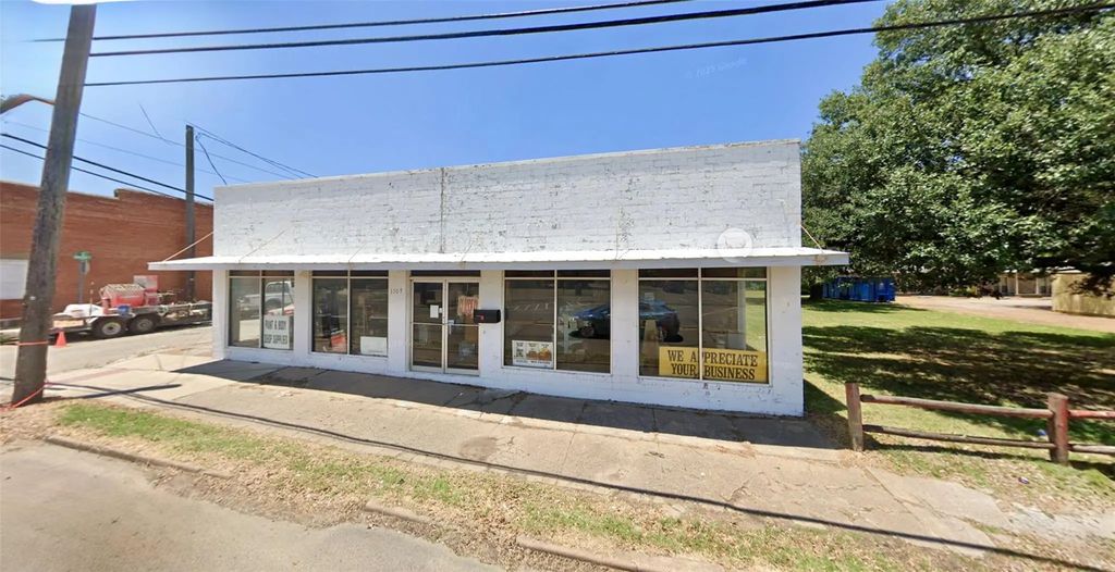 1105 Park Street, Commerce