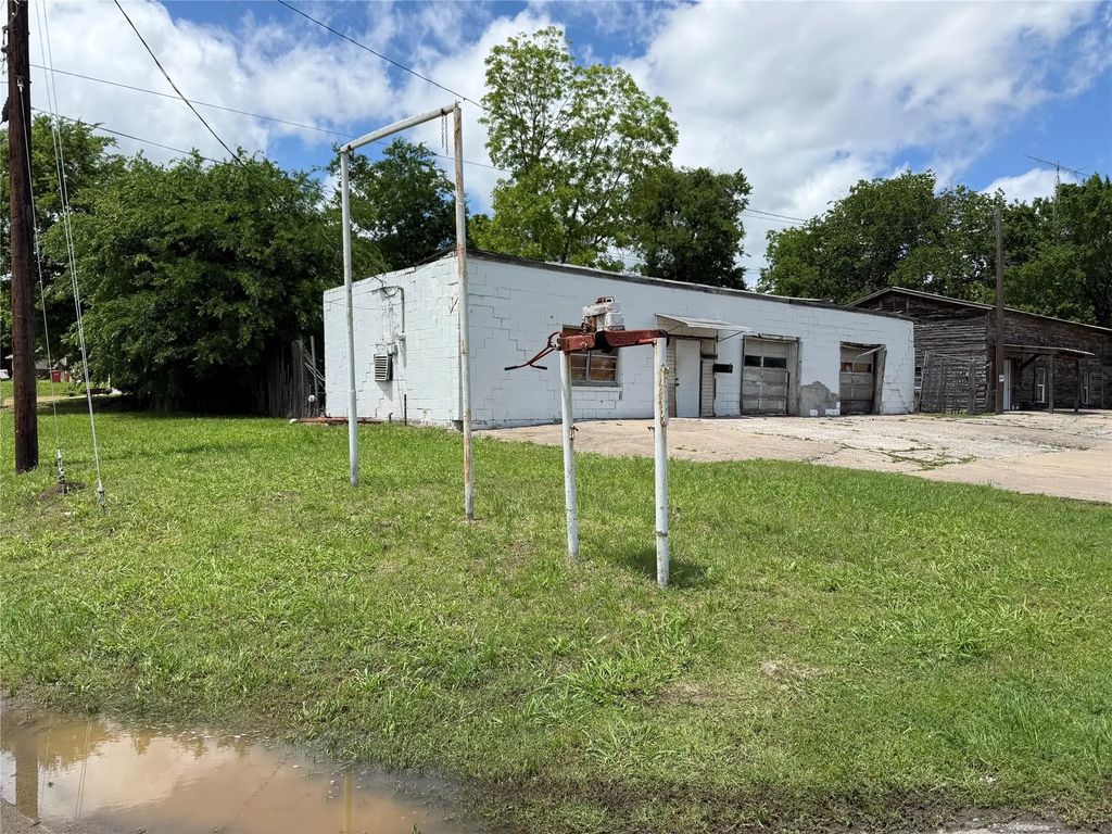 501 Katy Boulevard, Bonham
