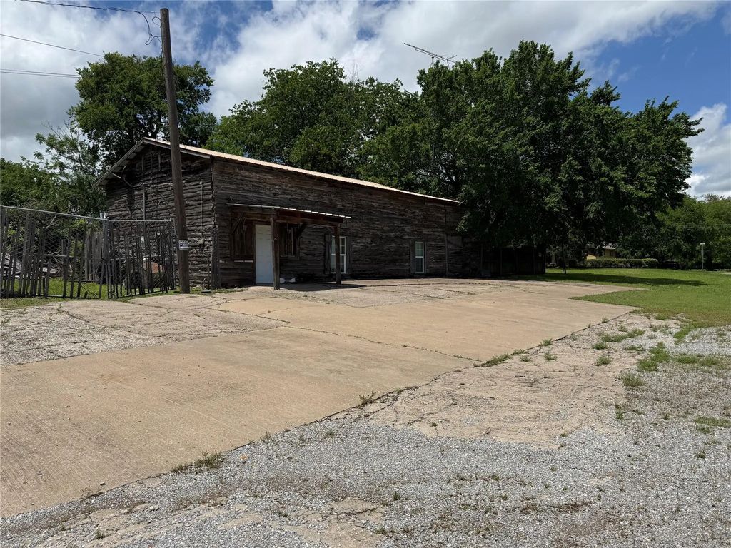 503 Katy Boulevard, Bonham