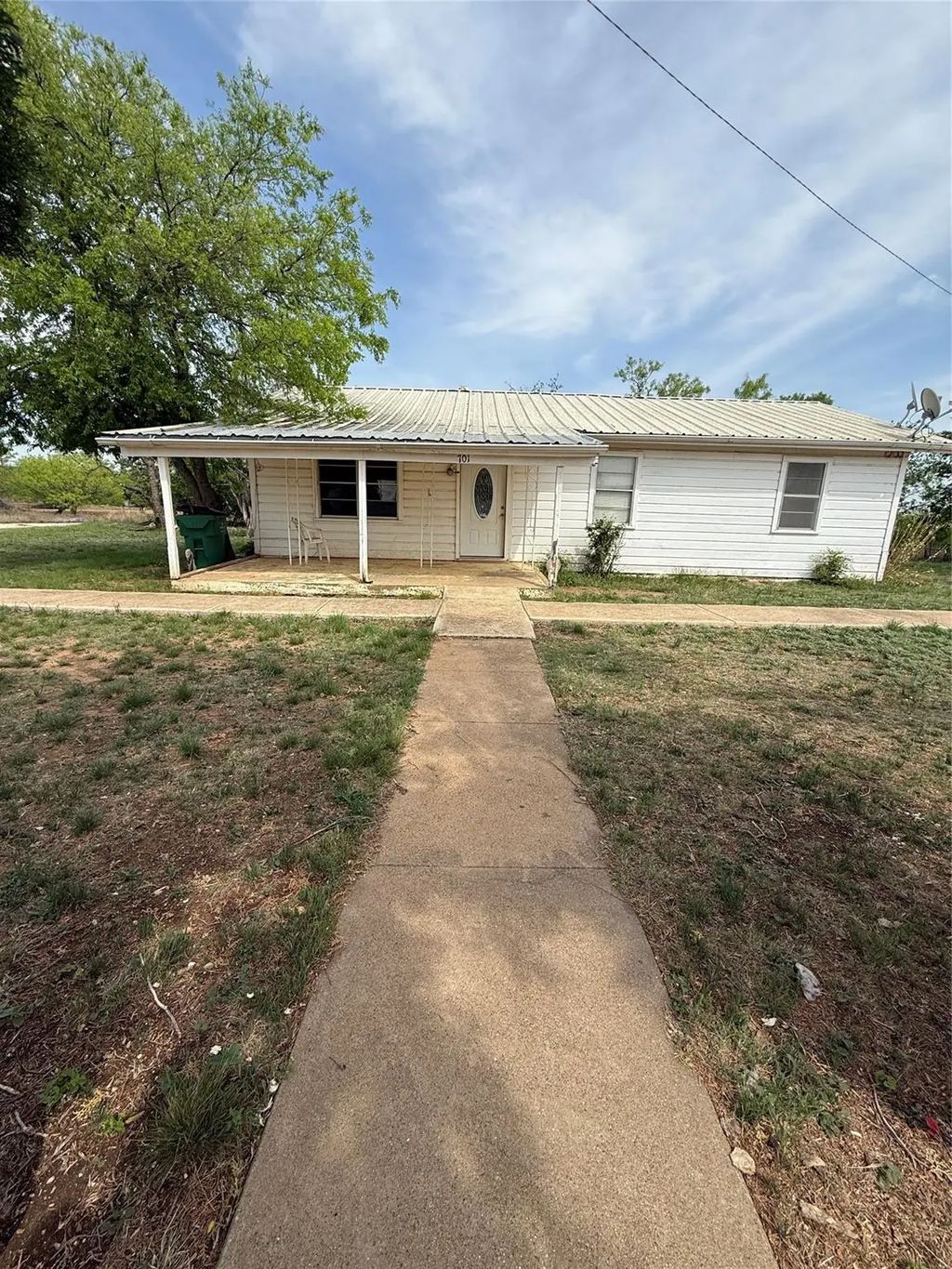701 Perry, Santa Anna