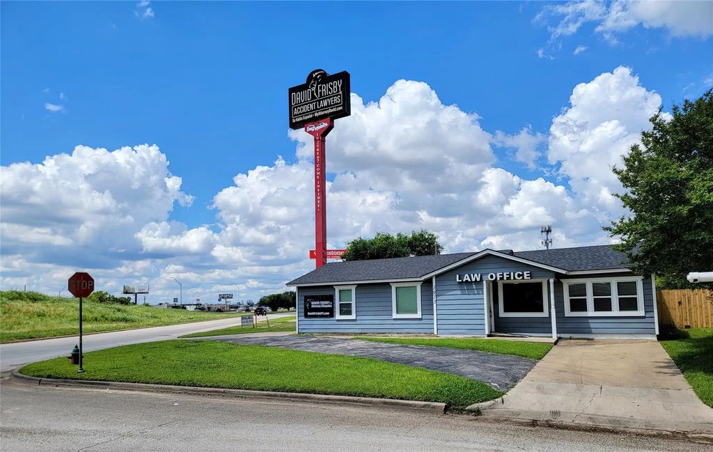 1913 Hemlock Drive, Haltom City
