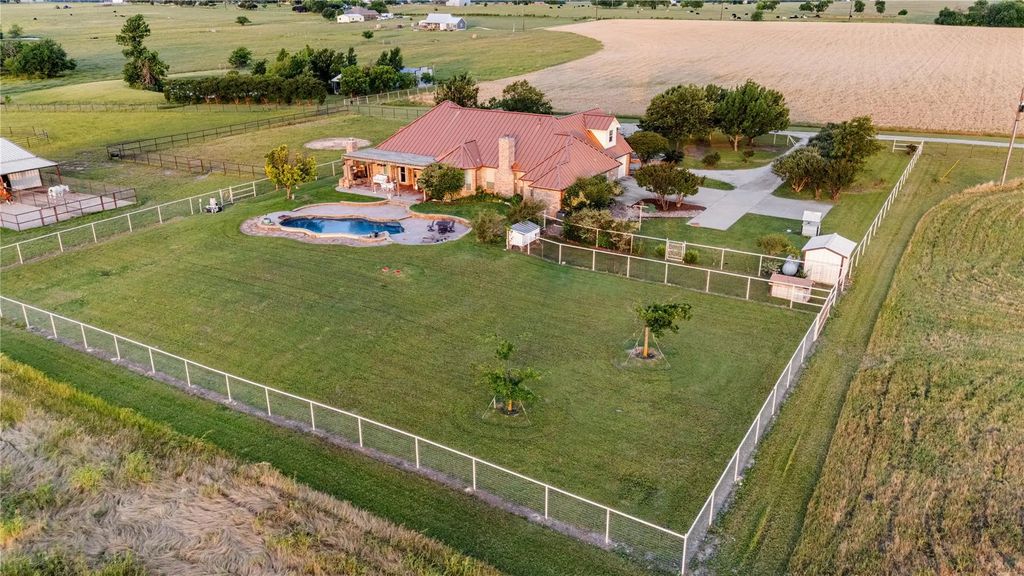 590 County Road 385, Valley View