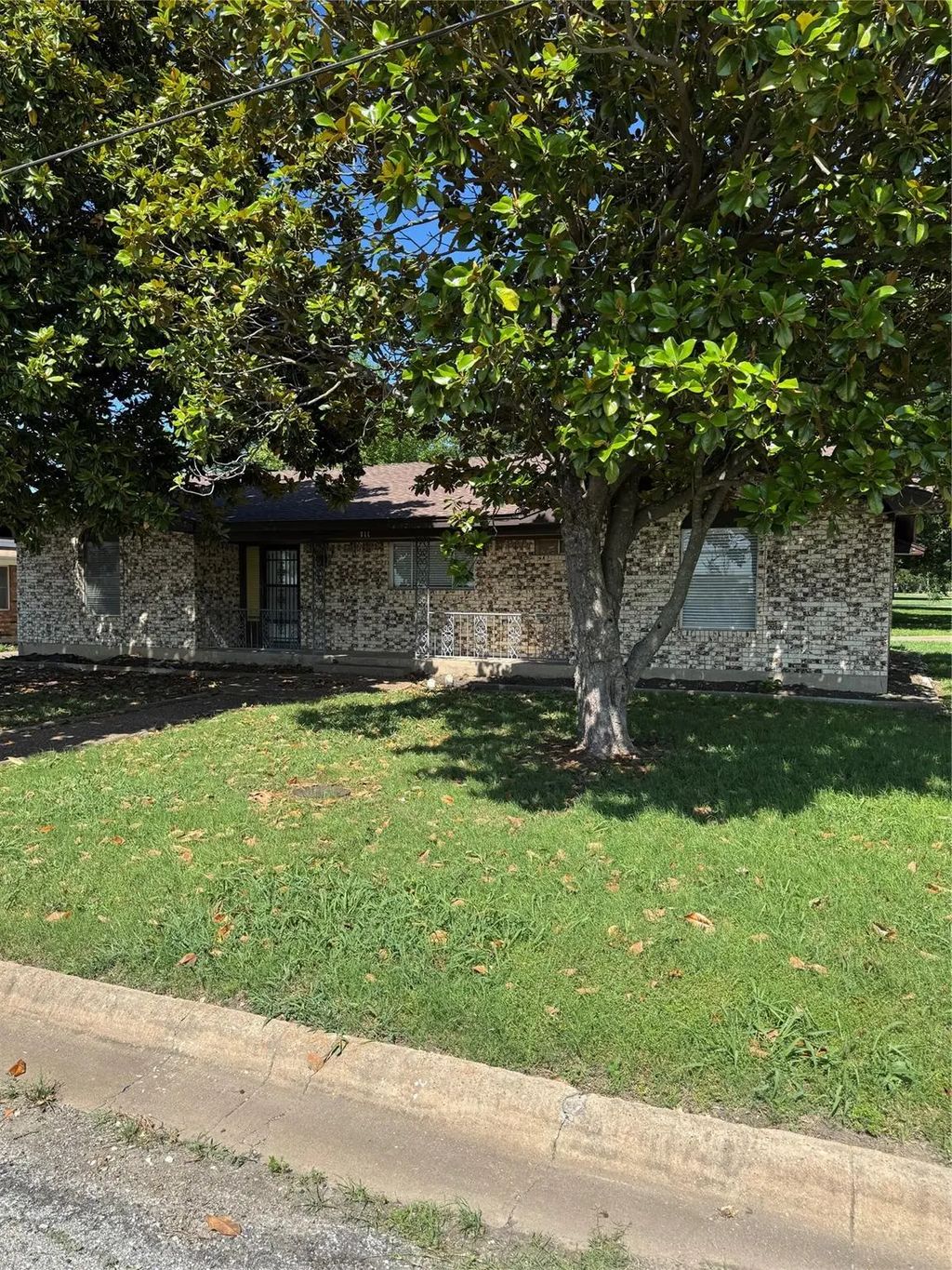 711 S Farmington Road, Howe
