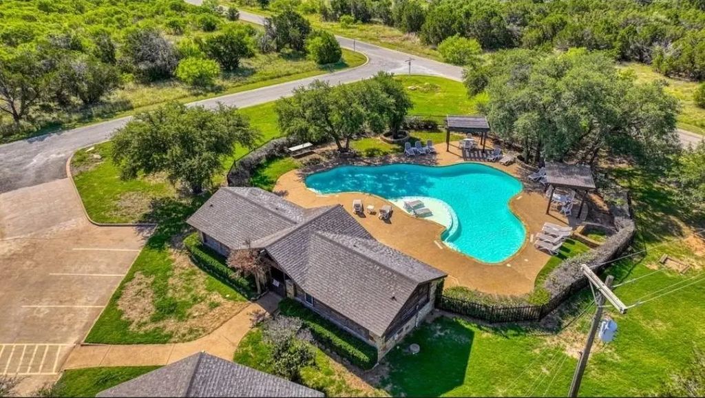 170 Poppy Hills Drive, Graford