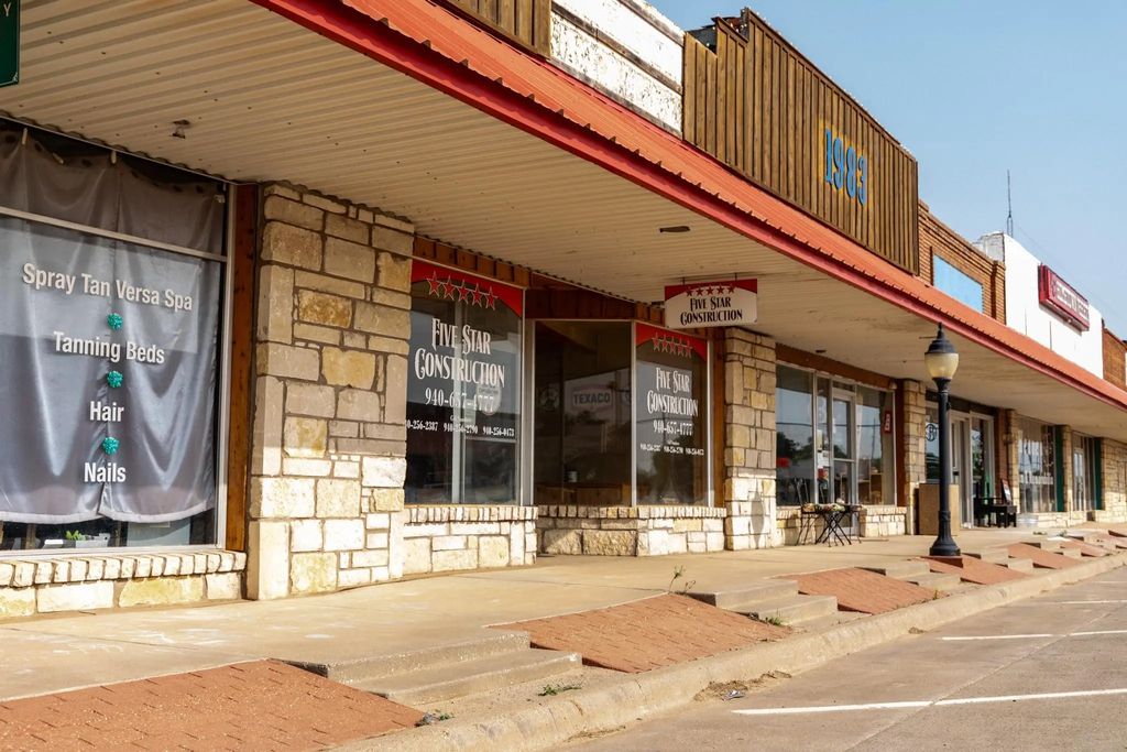 110 N Central Avenue, Knox City