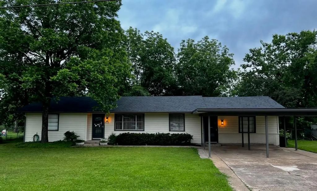 522 E Kempner Street, Mabank