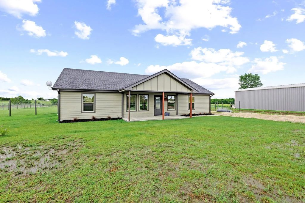 293 Private Road 36008, Honey Grove
