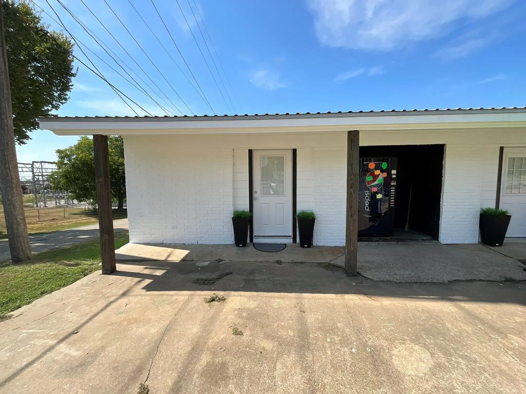 501 W Garland Street A, Grand Saline