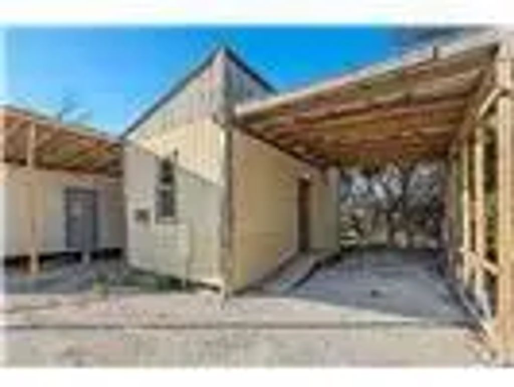 122 Private Road 1800a, Clifton