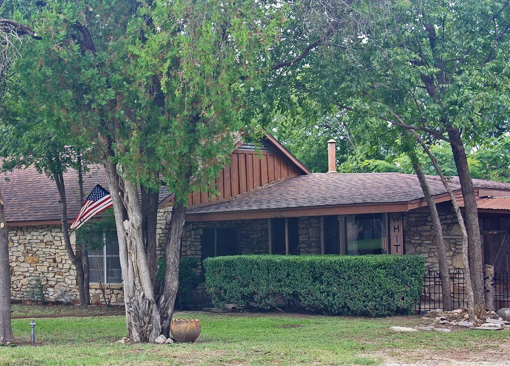 305 Bryan Street, Glen Rose