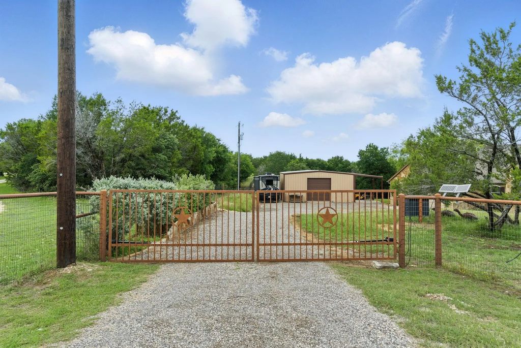 565 Ridgeway Drive, Bluff Dale