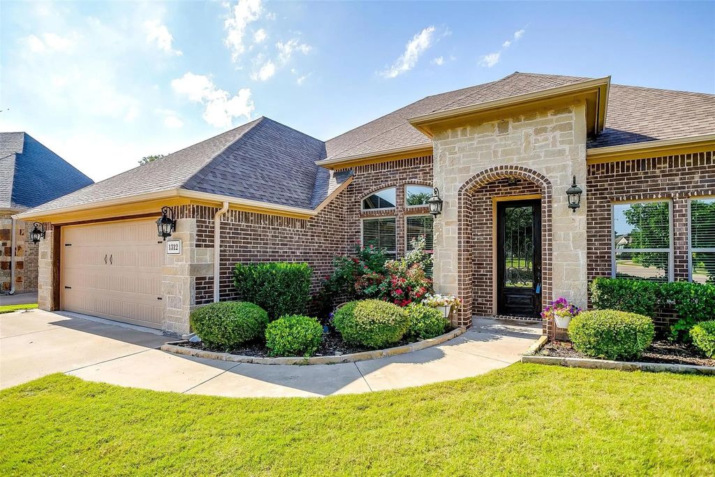 1312 Prestwick Court, Granbury