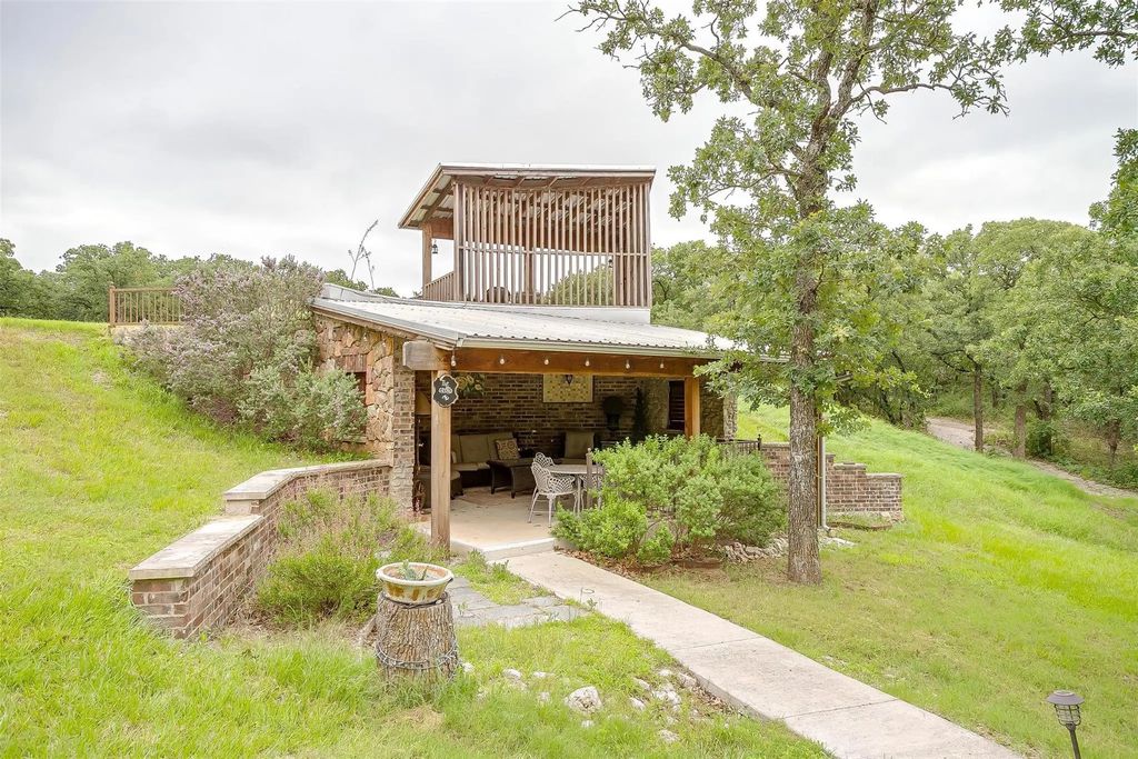 383 County Road 3672, Springtown