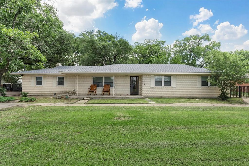 631 N Robinson Drive, Robinson