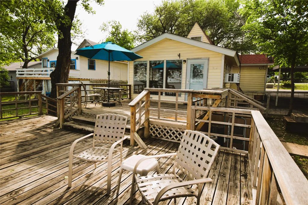 914 W Lake Drive, Weatherford