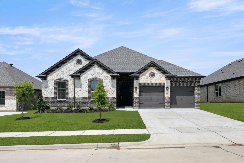 417 Wabash Drive, Waxahachie