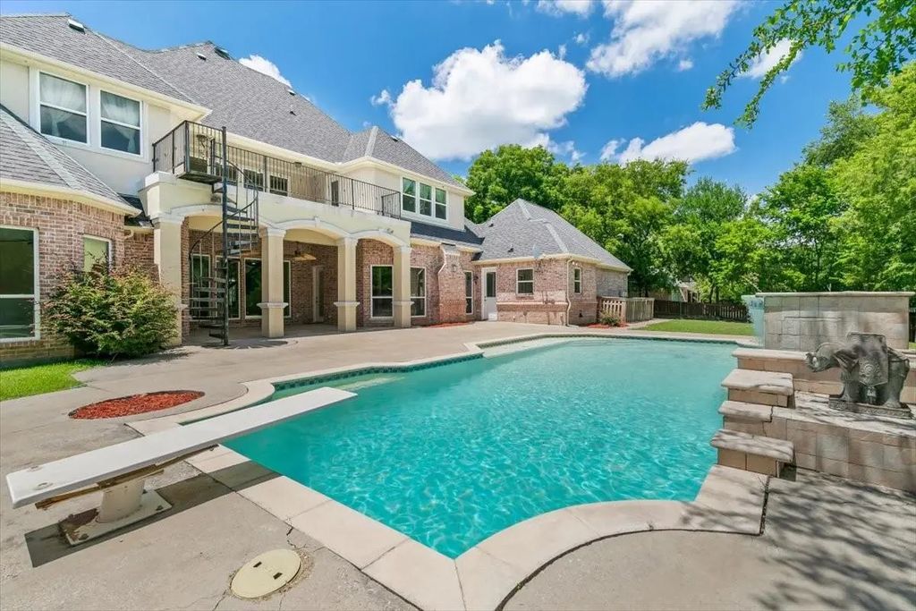 8945 Waterchase Circle, Fort Worth