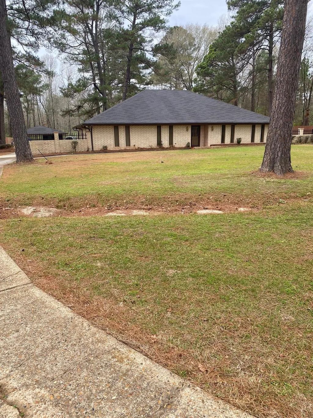 7985 N Lakeshore Drive, Shreveport