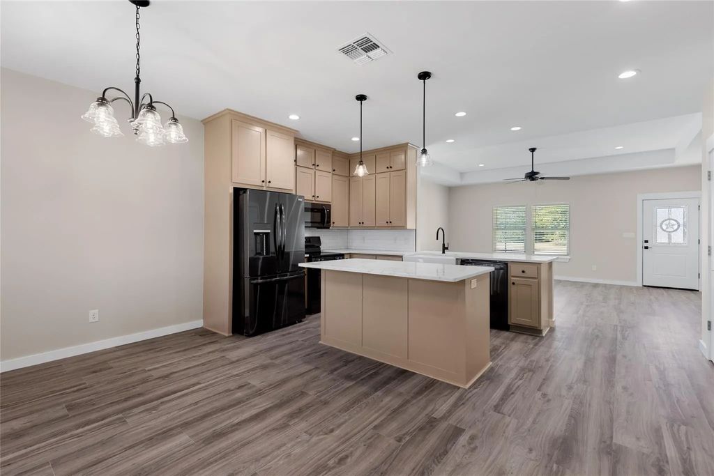 655 League Street, Sulphur Springs