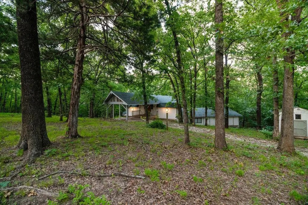 598 Stagecoach Trail, Denison