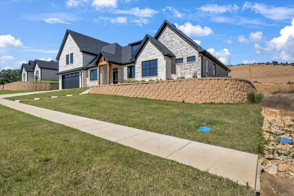 1001 Mallard Drive, Lindale