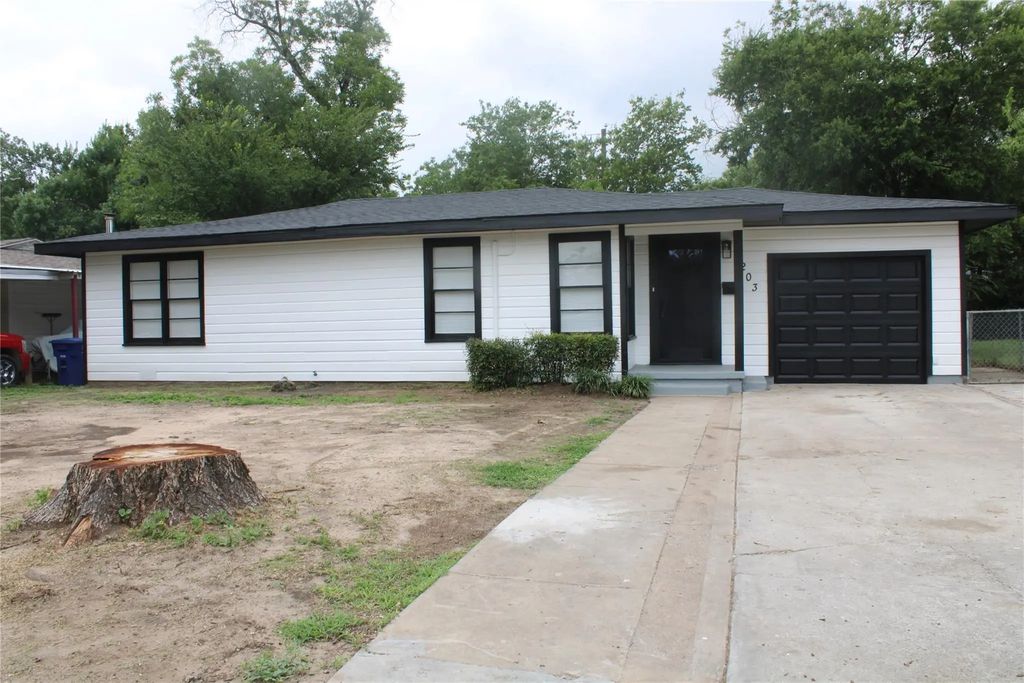 2203 Southside Dr, Brownwood