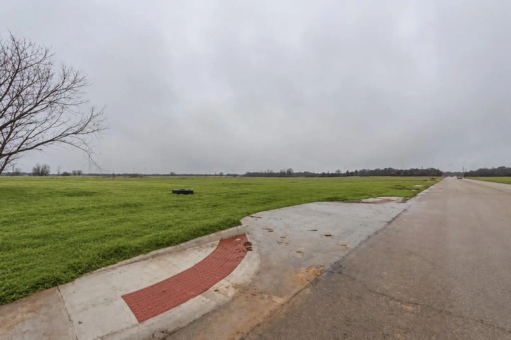 2180 James Road, Granbury