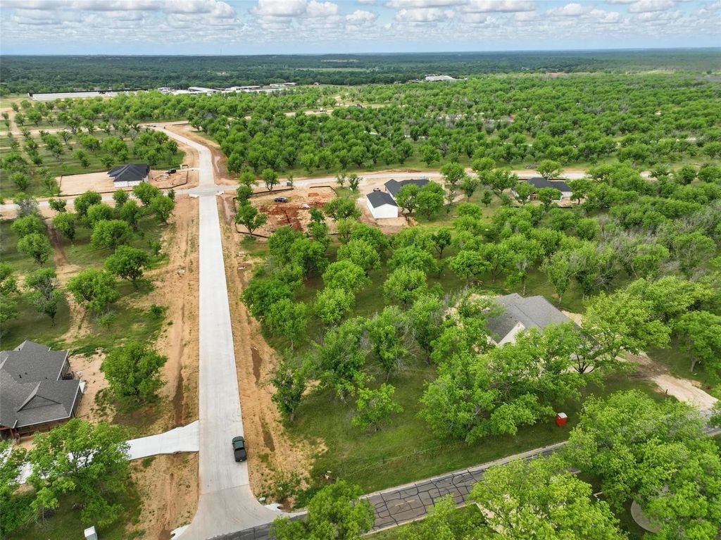 8201 Ravenswood Road, Granbury